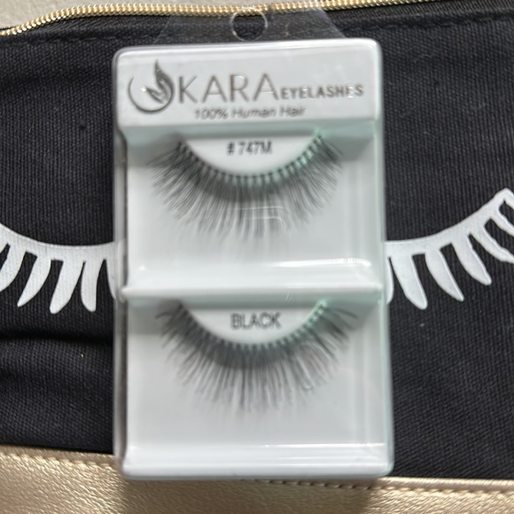 Lashes - Picture 5 of 5